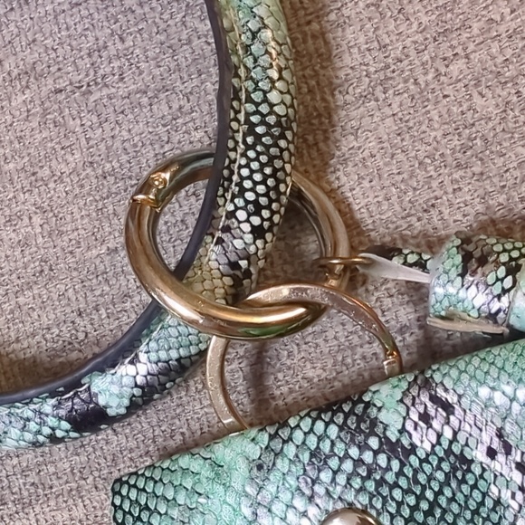 Bracelet Keychain & Card Holder - Picture 2 of 4